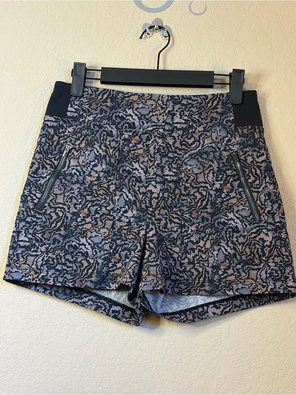 Athleta Trekkie North Printed Short  size 0